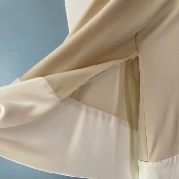 Elegant Beige and Cream Women's Top with open bell sleeves and a zipper back L - Picture 2 of 5